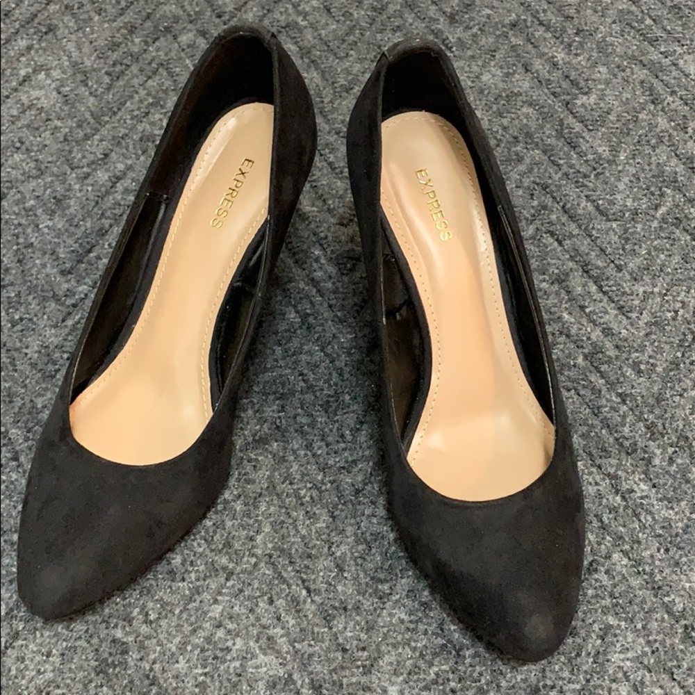 Black wedges show for work